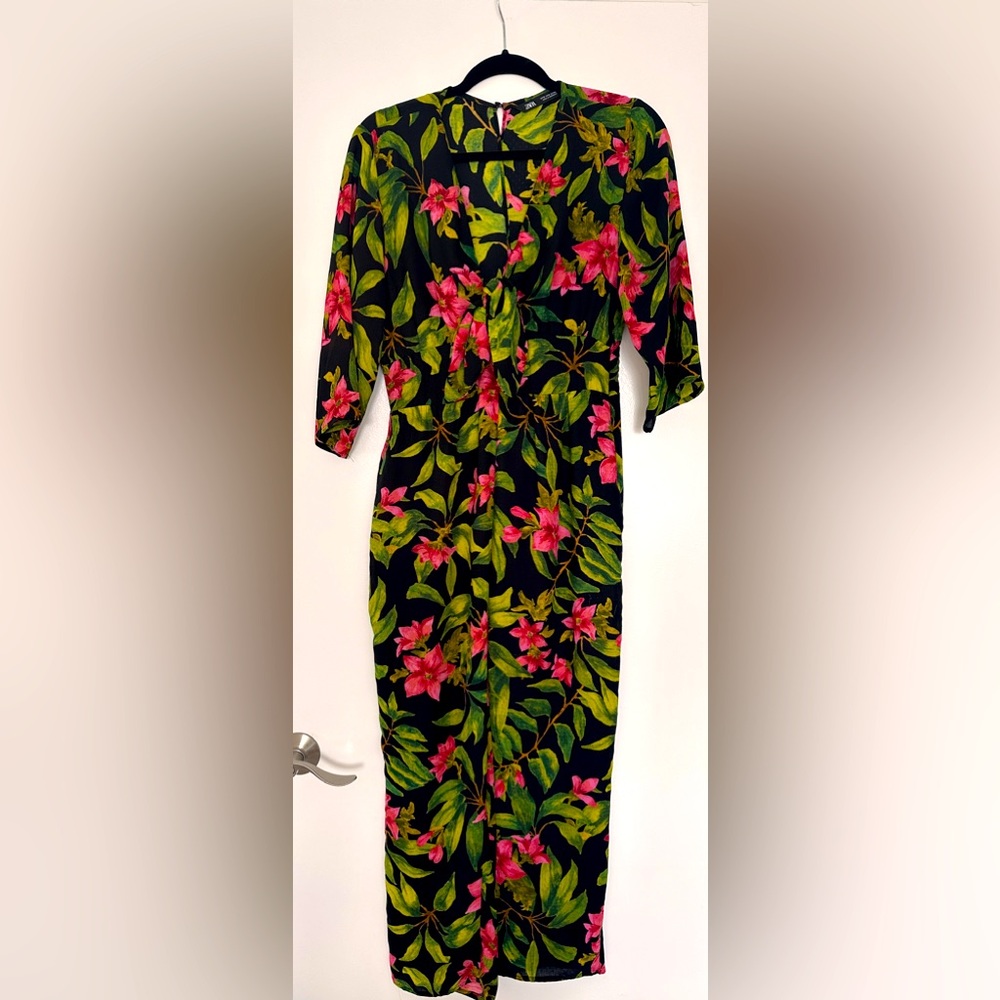 Zara jumpsuit with pockets. Size Small
